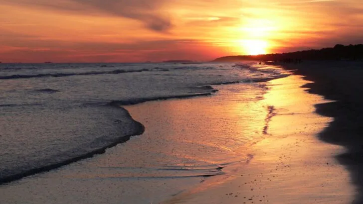 South Carolina’s off-season coast creates 9 gentle winter escapes where seniors can enjoy ocean views without the heat