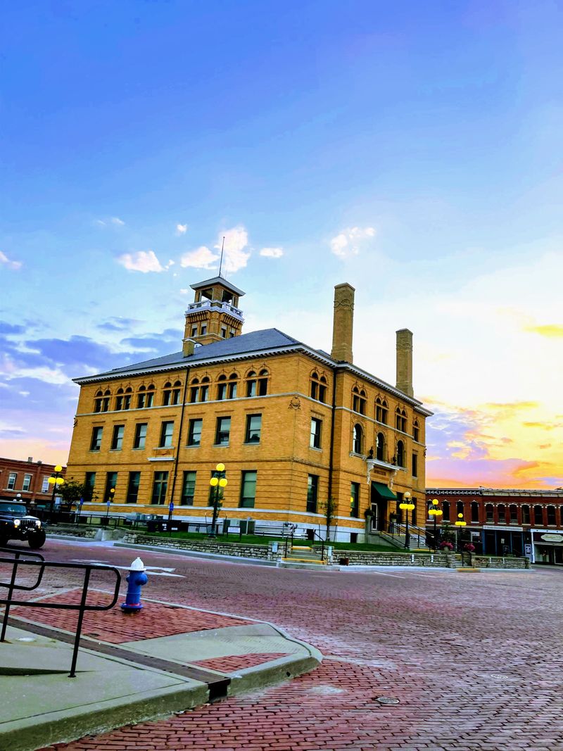 Historic Harrisonville Square Stroll