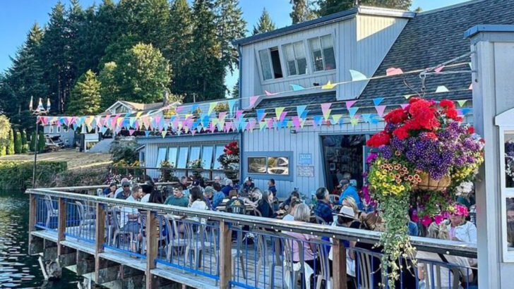 South of Seattle and close to Puget Sound inlets is a small city with cafés and parks ideal for a slow-paced weekend