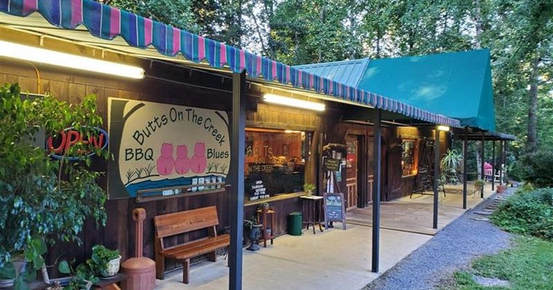 Pop's Butts On The Creek LLC - Maggie Valley