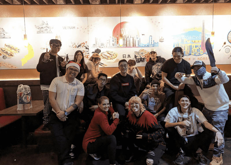 Service, Atmosphere, and When to Visit