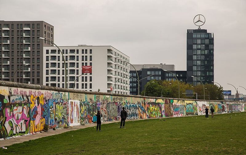 Great Wall of China vs. Berlin Wall