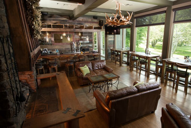 The Peaks of Otter Lodge Restaurant – Bedford