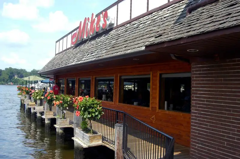 Mike's Restaurant & Crabhouse