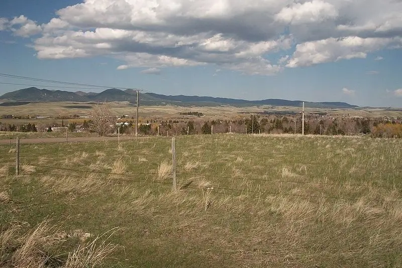 Surrounding Ridgelines & Mountain Views