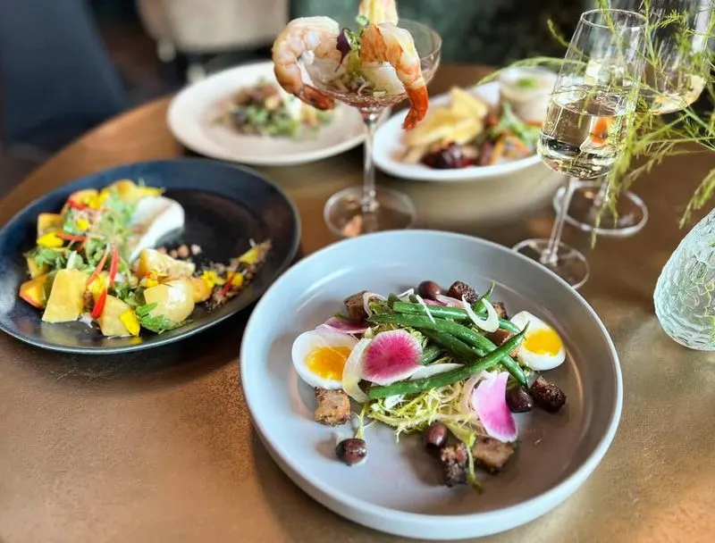 Le Rêve Restaurant & Raw Bar