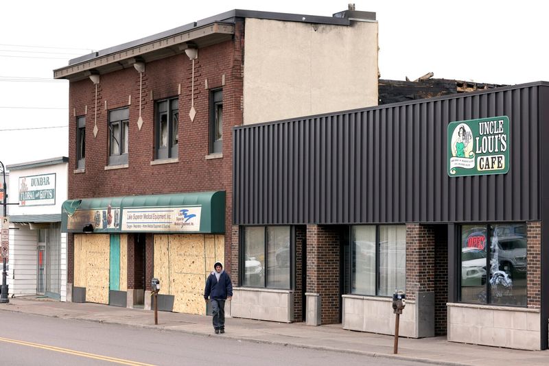 Uncle Louis Café – Duluth