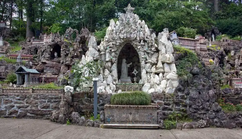 Alabama – Ave Maria Grotto, Cullman