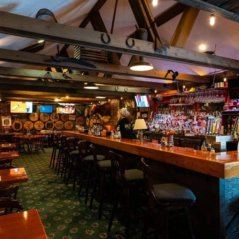 Service and Atmosphere: Midwest Warmth