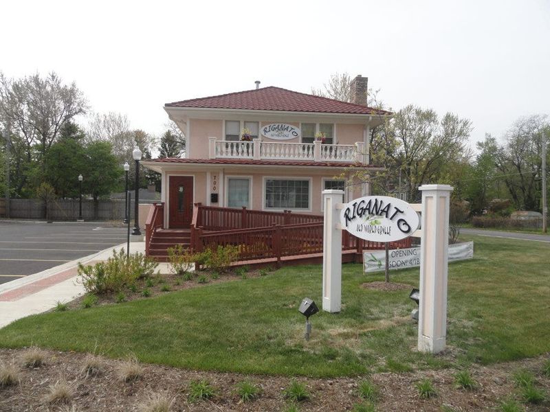 A Cozy House with Big Flavors