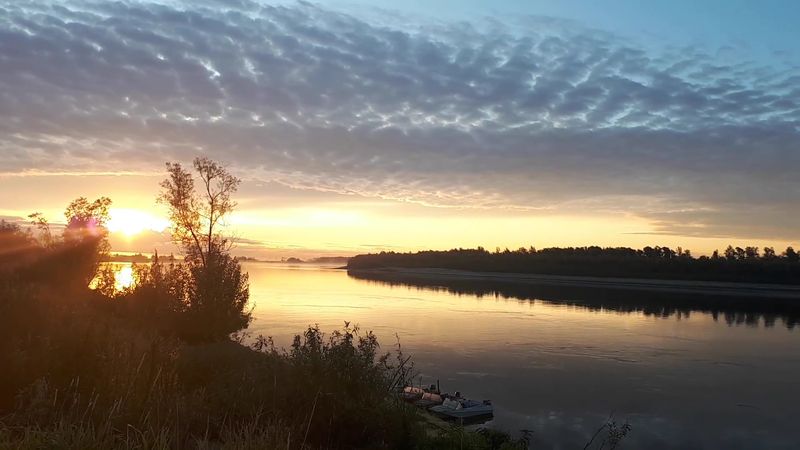 Rivers and plains — Omsk and Novosibirsk: wide skies, working towns