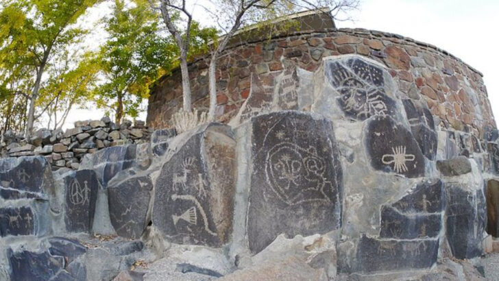The roadside stops in the Cascades that have become attractions over time
