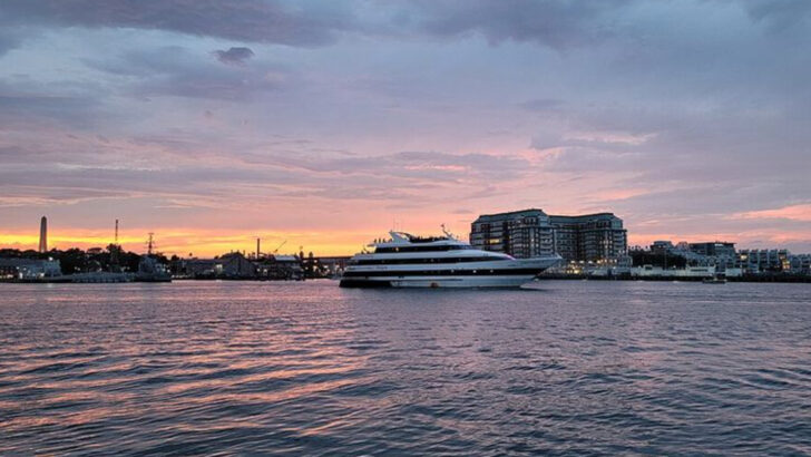 There are 6 ways Boston makes the holidays fun for kids of all ages