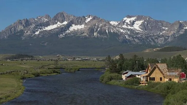 There are 7 Idaho and Montana Basin Towns Where Families Rest Beside Open Skies and Wake to Sunlight Breaking Over Quiet Ranges