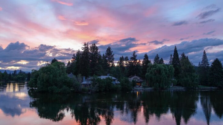 There are 8 Oregon and Washington River-Valley Towns Where Families Settle Into Cozy Inns and Wake to Morning Fog Rolling Through the Pines