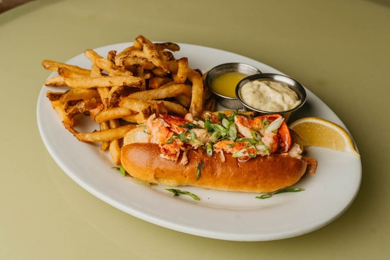 Classic Maine Lobster Roll (Butter)