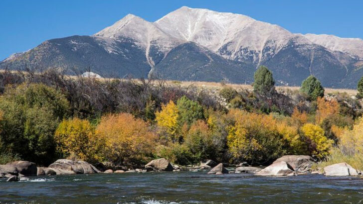 This Colorado High-Country Stop Avoids the Ski-Season Frenzy and Delivers an Easygoing Fall Weekend