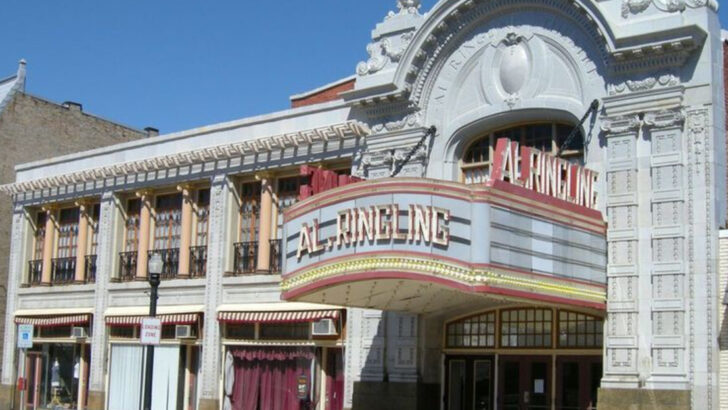 This Wisconsin Town Near Rolling Countryside Pairs Holiday Markets, Steady Supper Spots, and a Relaxed Small-Town Feel