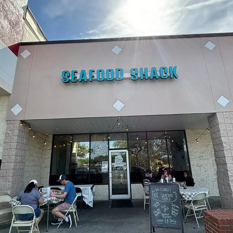 Connecticut-Style Lobster Roll: Buttered Bliss on a Toasted Bun