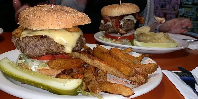 Navigating Doneness, Toppings, and Customization