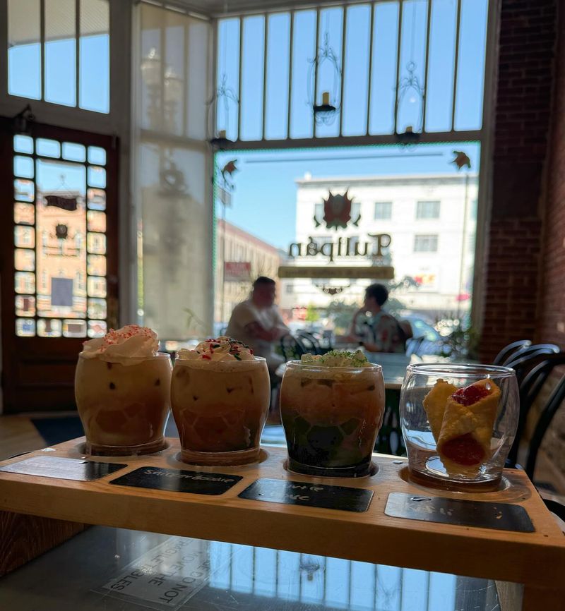 Tulipán Pastry & Coffee Shop