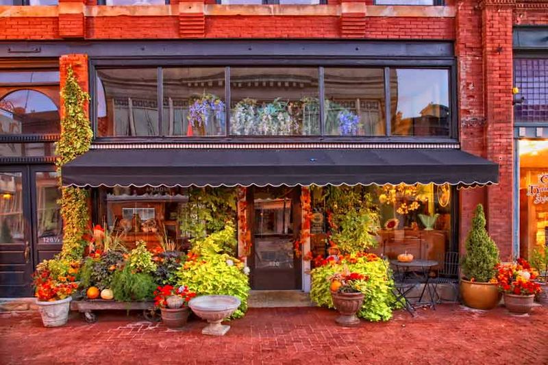 Comfort cafés and cocoa breaks