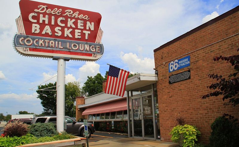 Dell Rhea’s Chicken Basket – Willowbrook