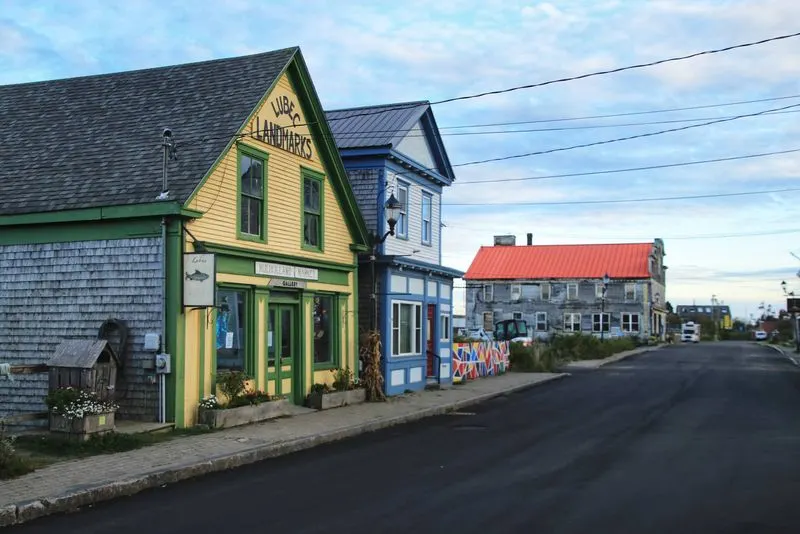 Narrow Lanes and Historic Homes