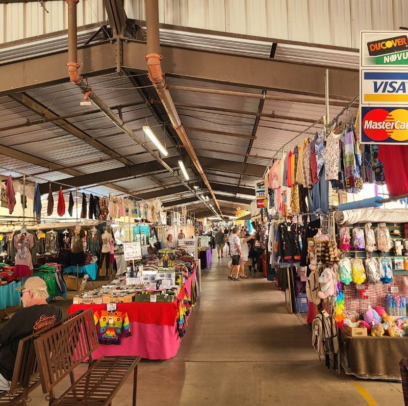Mesa Market Place Swap Meet &mdash; Mesa
