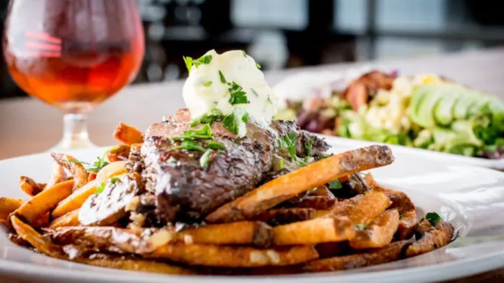 10 Astoria, Oregon Restaurants That Are Worth a Little Extra Drive