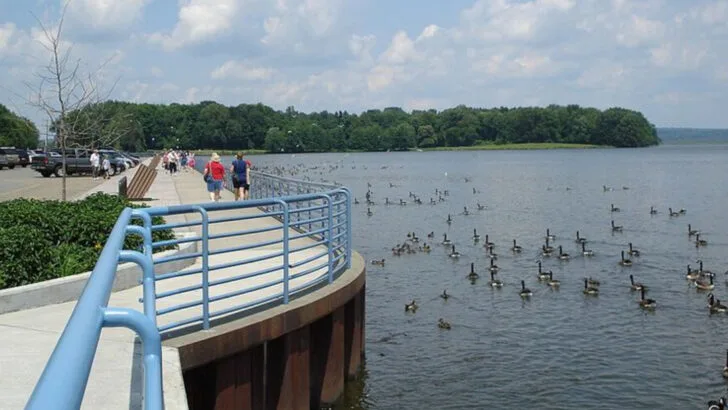 10 Midwest Lakes I Only Saw from the Road but Would Love to Spend a Weekend At