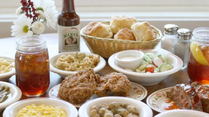 10 Tennessee Backroad Cafés Where Cold Nights Call for Big Bowls and Warm Cornbread