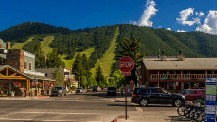 11 Scenic Day Trips in Wyoming That Feel Bigger Than a Single Day