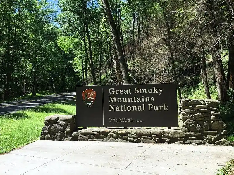 Great Smoky Mountains National Park (Gatlinburg / Townsend Entrances)