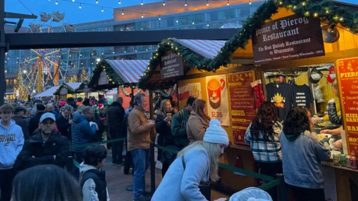 12 Illinois Christmas markets where the food draws as much attention as the lights