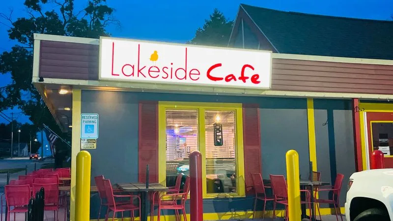 Lakeside Caf&eacute; &mdash; Muskegon