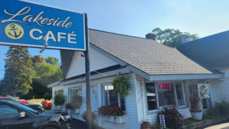 12 Michigan diners known for warm, classic lakeside homestyle breakfasts