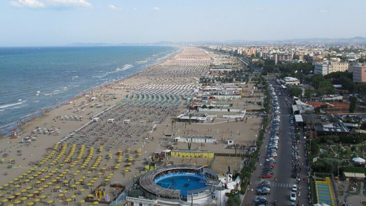 12 former holiday capitals around the world that once defined travel trends