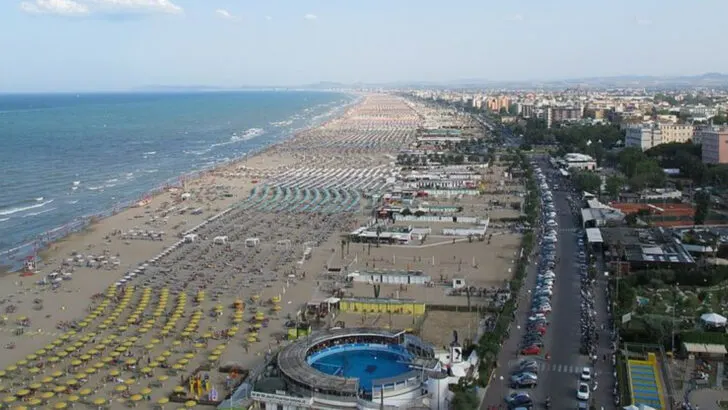 12 former holiday capitals around the world that once defined travel trends