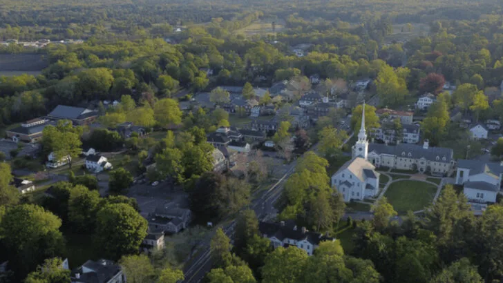 12 historic villages in Connecticut that feel made for wandering at your own pace