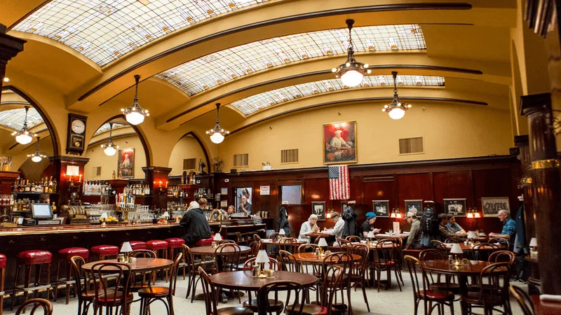 Huber&rsquo;s Caf&eacute; &mdash; Downtown Portland