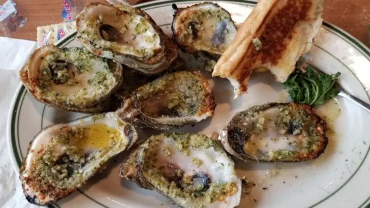 14 Mobile, Alabama Restaurants People Don&rsquo;t Mind Going Out of the Way For