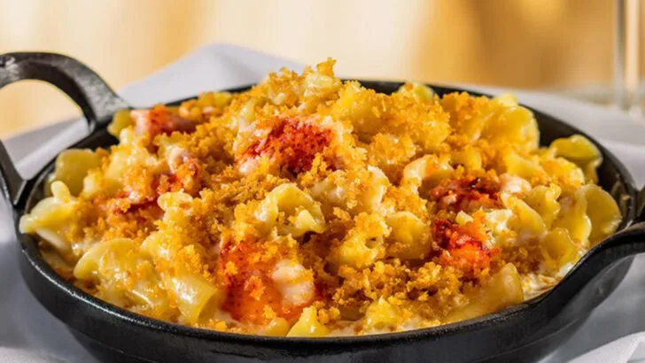 14 Restaurants Serving Christmas Menus Families Return to Every Year in Florida