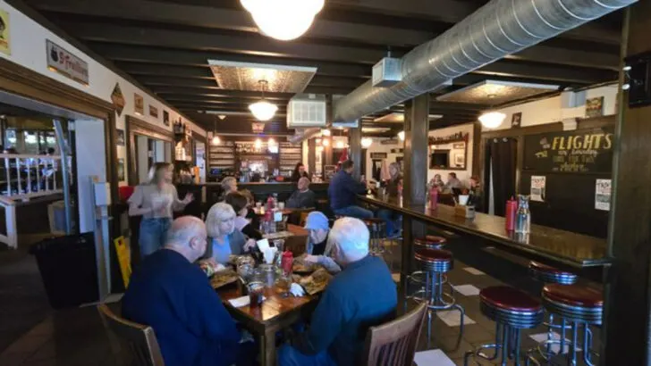 15 Tennessee hole-in-the-wall spots people keep on their weekly circuit