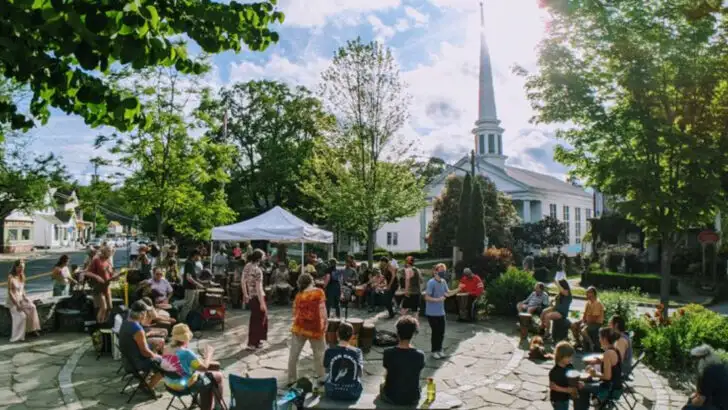 17 Peaceful Towns in New York Where You Really Get to Know Your Neighbors