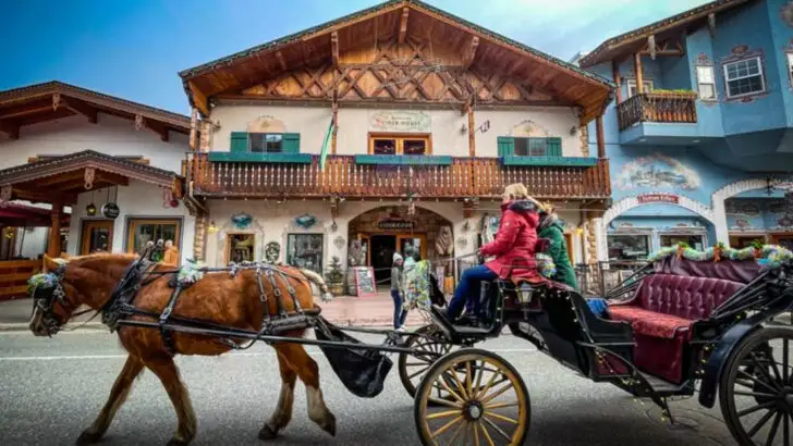 17 Towns Across the U.S. Families Are Putting on Their 2026 Travel Plans