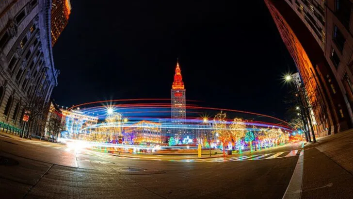 6 Holiday Destinations in Ohio Where Seasonal Displays Fill the Evenings
