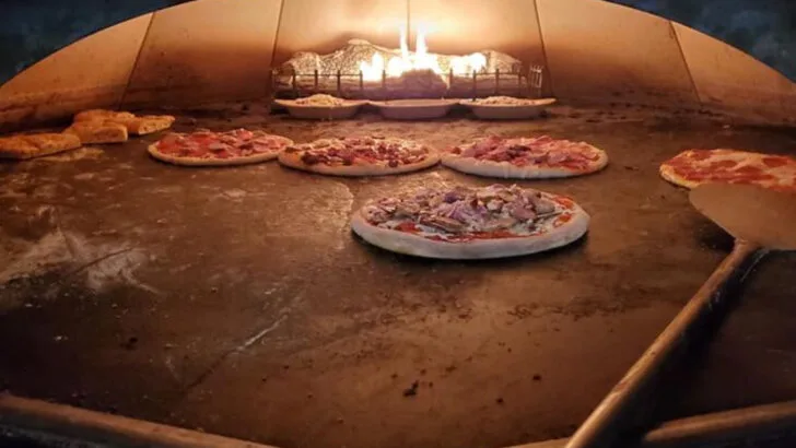 7 Neighborhood Pizza Joints in Mississippi That Regulars Say Always Hit the Mark