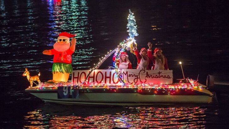 8 Festive Waterfront Towns Where Lights, Boats, and Parades Set the Holiday Mood