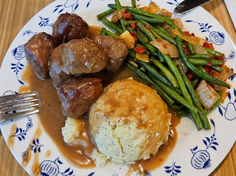 Al Johnson&rsquo;s Swedish Restaurant & Butik, Sister Bay